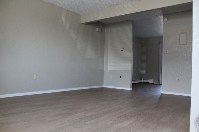Building Photo - 2404 West Ave