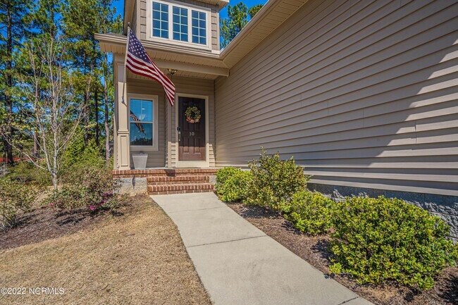 Building Photo - 10 Cypress Cir