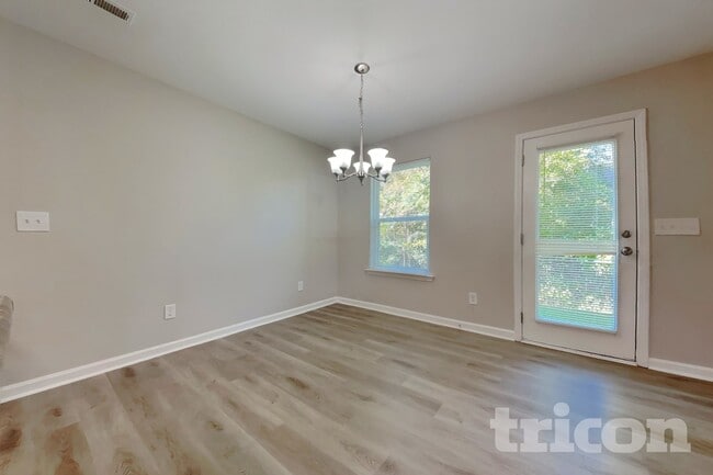 Building Photo - 47 Hallow Oak St