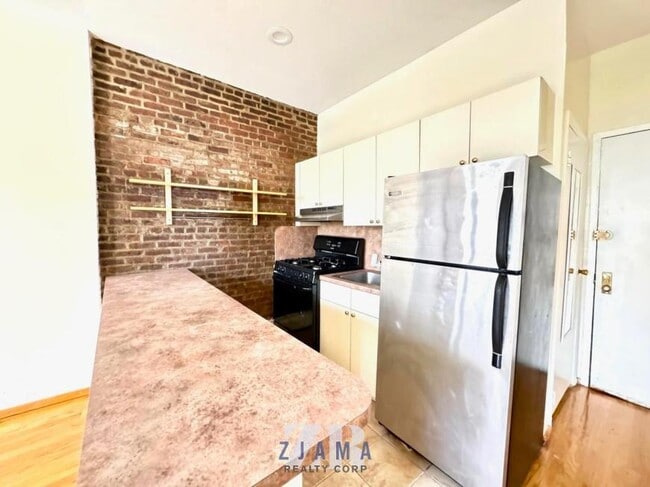 Foto del edificio - 2 bedroom in Brooklyn NY 11215