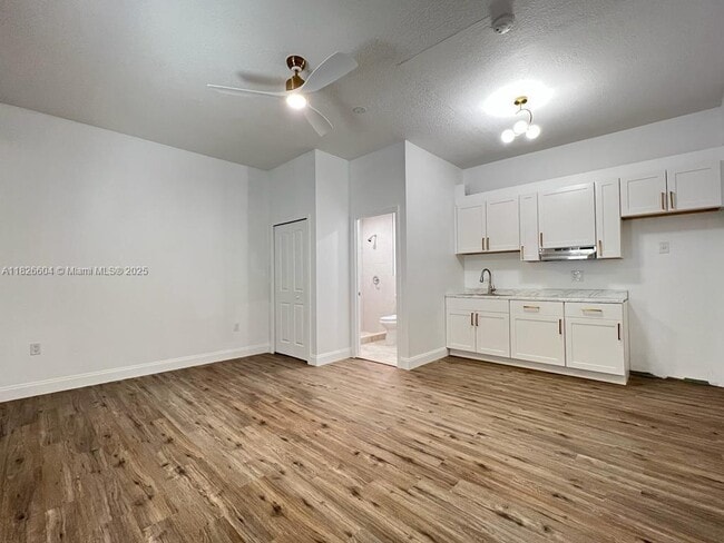 Foto del edificio - 16137 SW 68th St