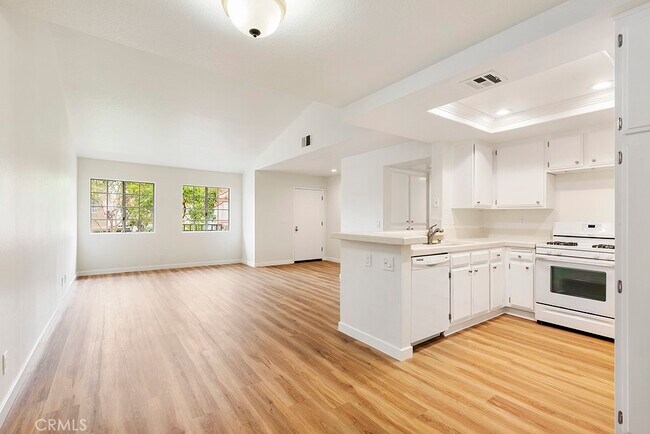 Foto del edificio - 27228 Ryan Dr