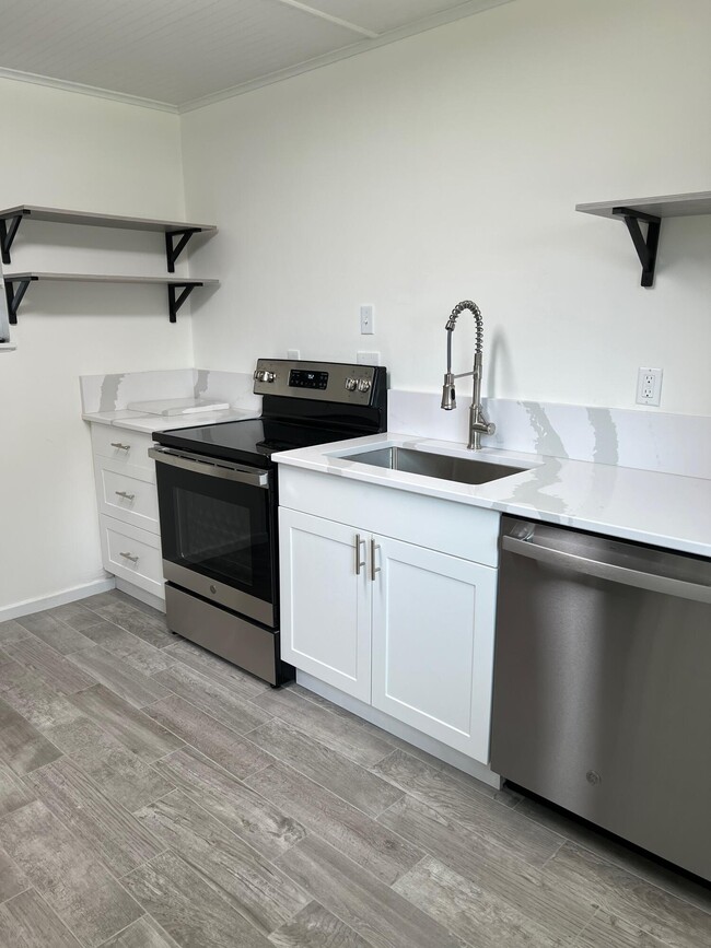 Building Photo - 515 N 7th St