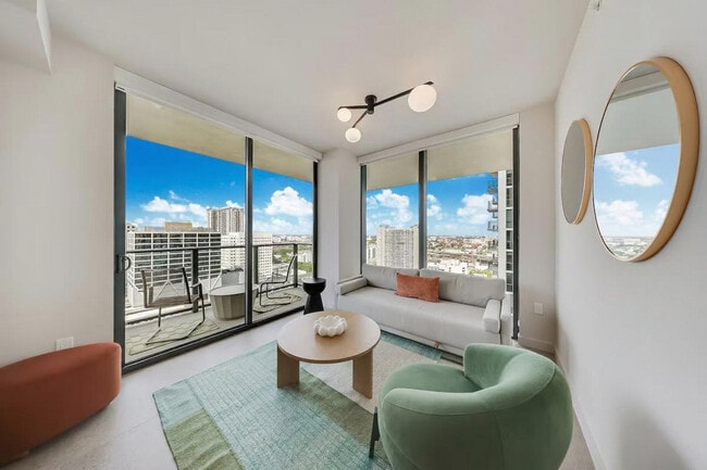 Foto del edificio - 698 N Miami Ave