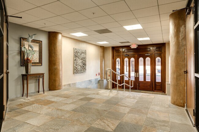 Foto del edificio - 104 Moody Ave