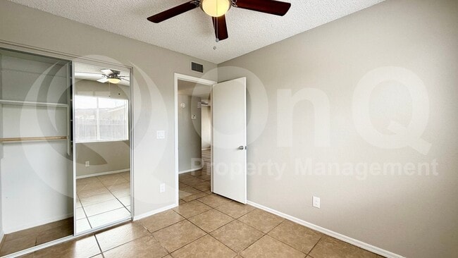 Foto del edificio - 4712 E Fremont St