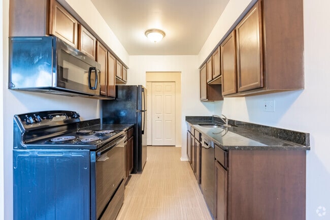 2BR, 1BA - 915SF - Upgrade - Kitchen - Riverbend Apartments