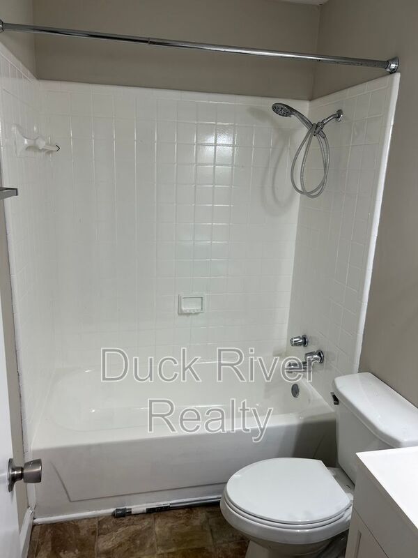 Building Photo - 203 Hunter Dr