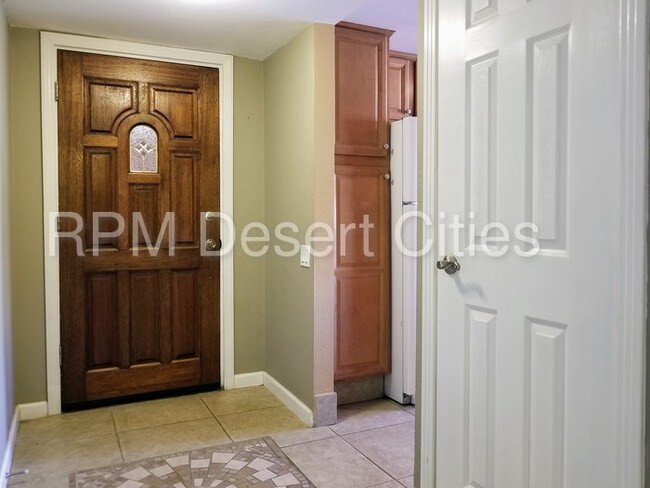 Building Photo - 400 N Sunrise Way