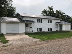 Building Photo - 307 S Dodge St