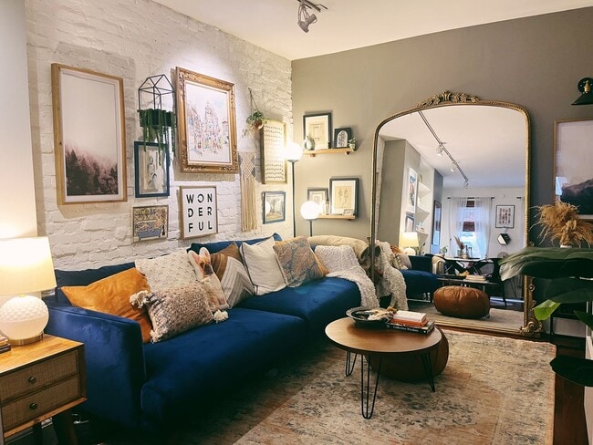 Gorgeous 2-Bed Townhome in Pennsport! Available on NOW! - Gorgeous 2-Bed Townhome in Pennsport! Available on NOW!