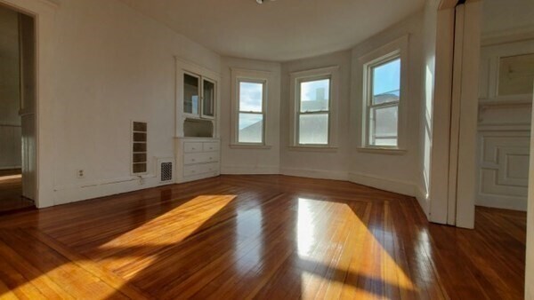 Foto del edificio - 11 Davis Rd