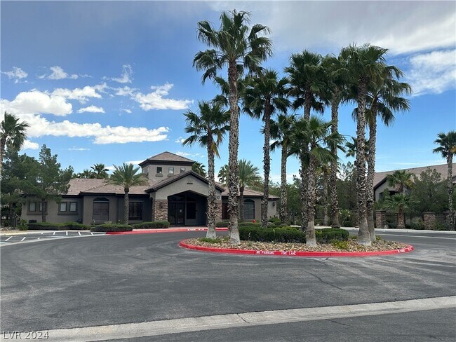 Foto del edificio - 8250 N Grand Canyon Dr