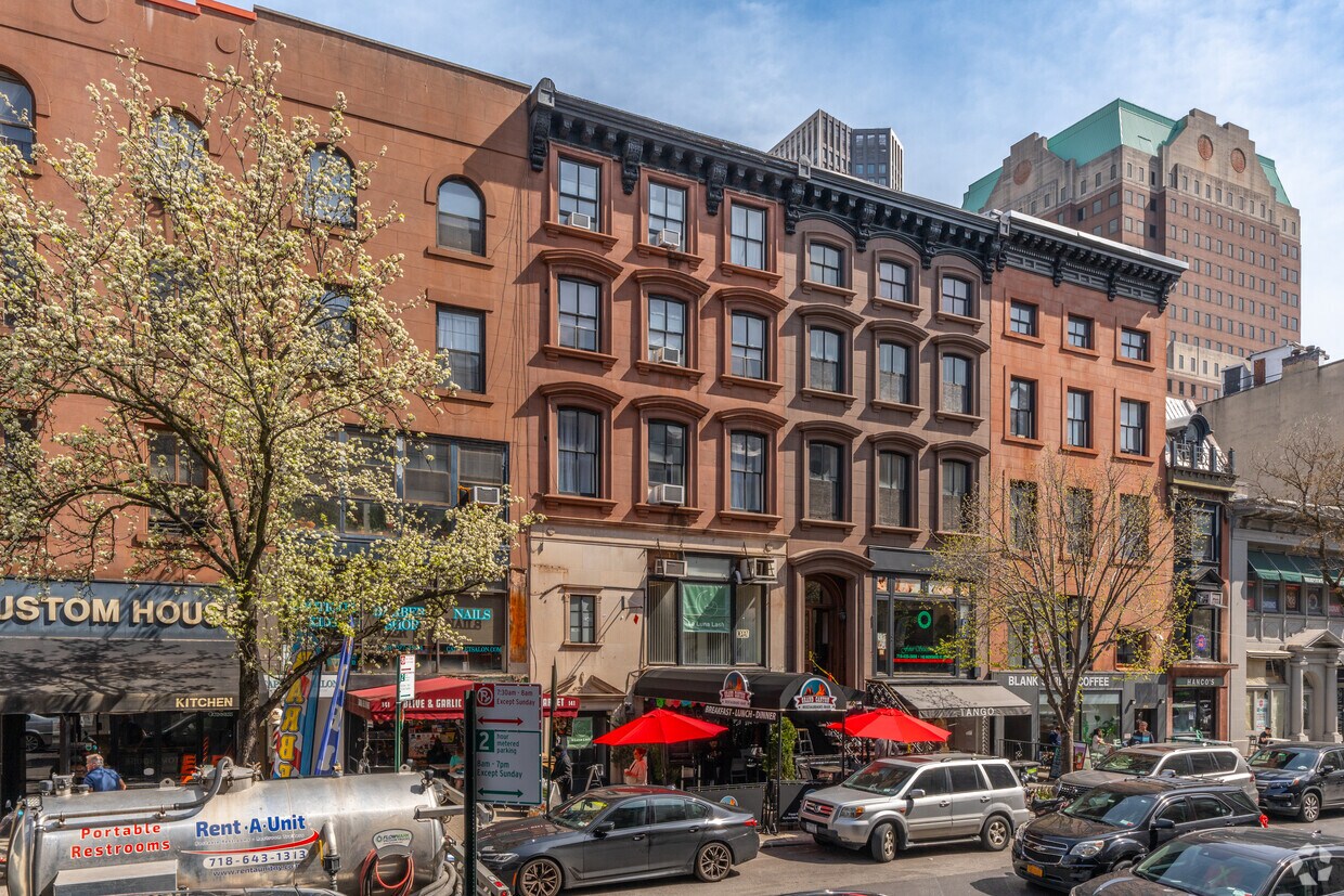 Primary Photo - 143 Montague St