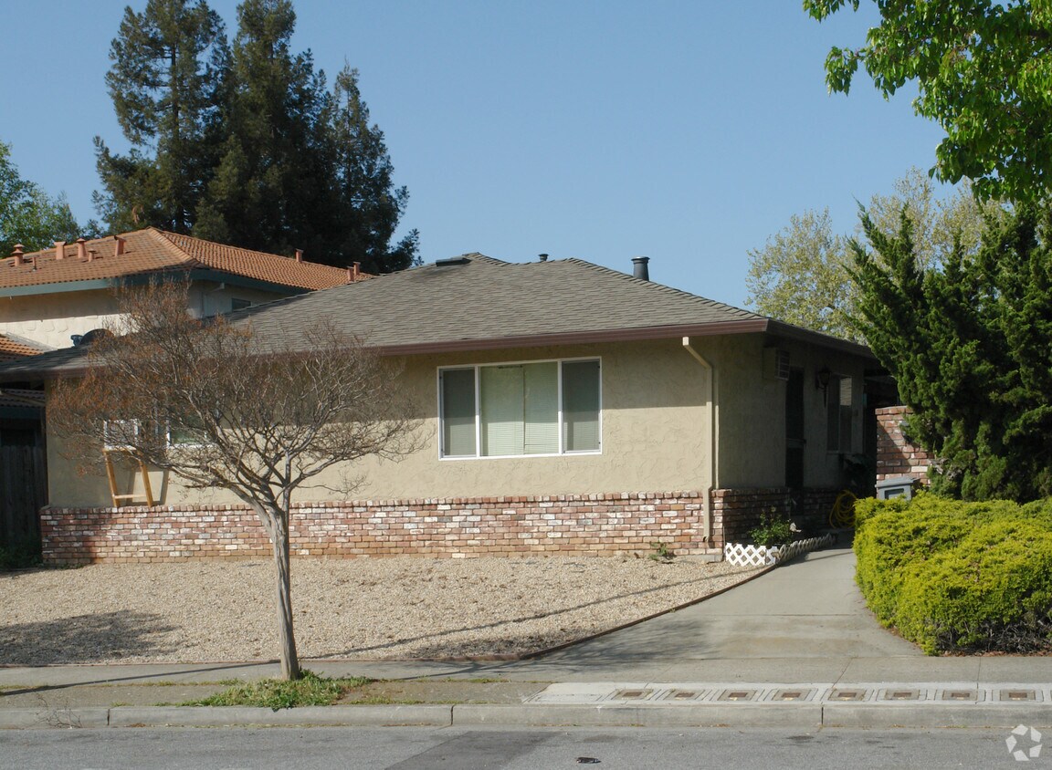 Foto del edificio - 8275 Westwood Dr