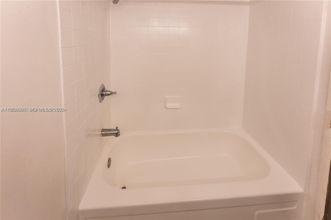 Foto del edificio - 16450 NW 2nd Ave