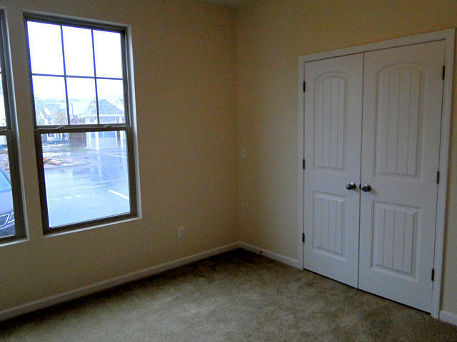 Building Photo - 62 Holly Berry Ln
