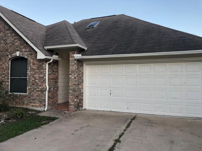 Building Photo - 11209 Avering Ln