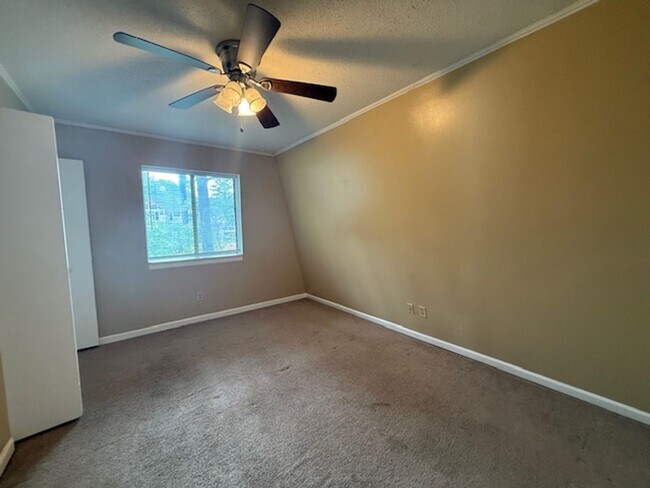 Building Photo - Two bedroom, 1 bath apartment in Haw River