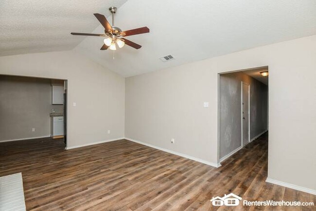 Building Photo - Price Reduction! Newly renovated 3 bed/2 b...