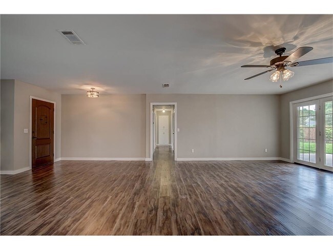 Building Photo - 2412 Flagstone Dr