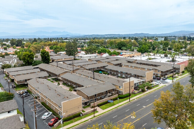 1921 W La Veta Ave, Orange - Towne Centre at Orange