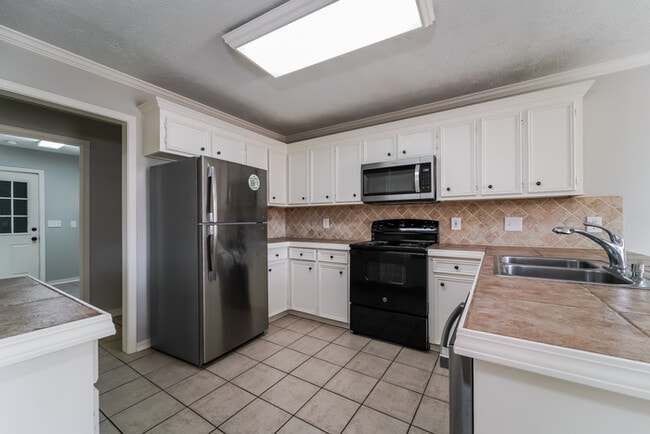 Building Photo - 108 Cypress Ridge Dr