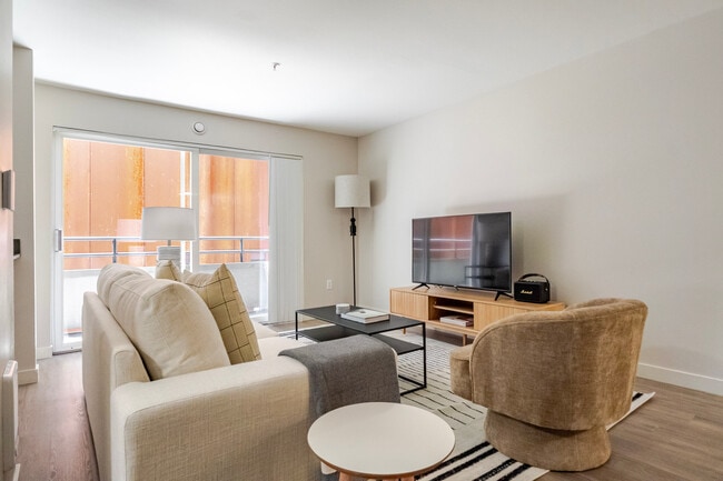 Foto del edificio - 526 Yale Ave N