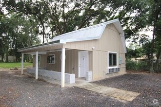 Building Photo - 2435 E Johnson Ave