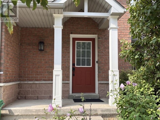 Building Photo - 833 Scollard Ct
