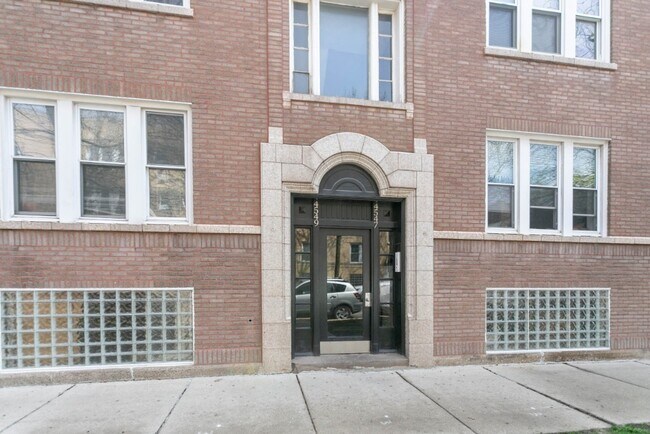 Foto del edificio - 4549 N Albany #1 - Available June 1