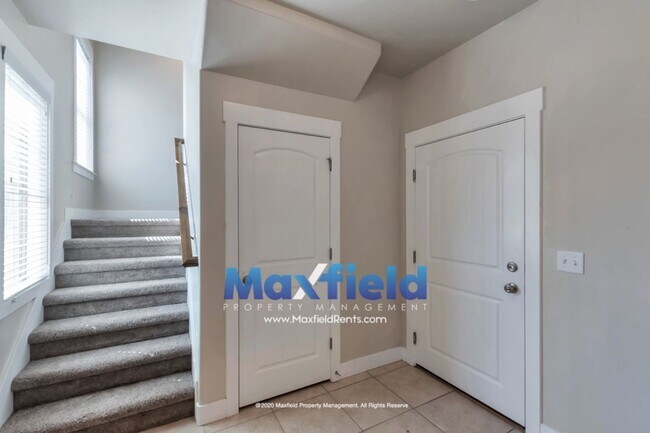 Foto del edificio - 3 BD + Office 2 BA 2 GA Luxury Townhouse  - Highland Utah - with High Speed Internet