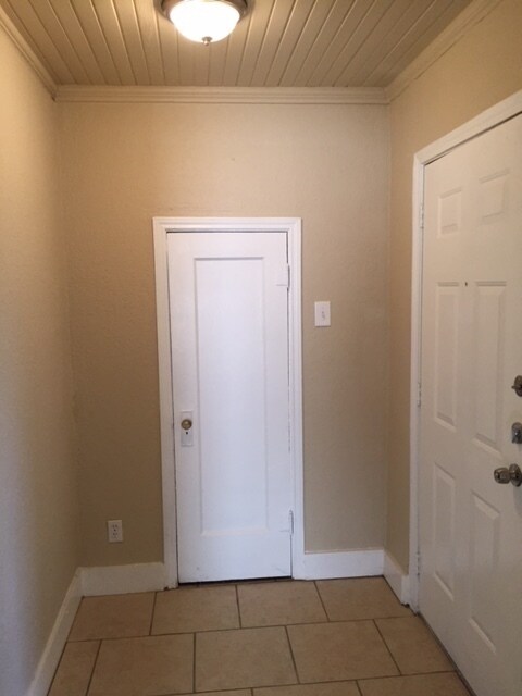 Building Photo - PRE-LEASING Great COLLEGE PROPERTY FOR AUG...