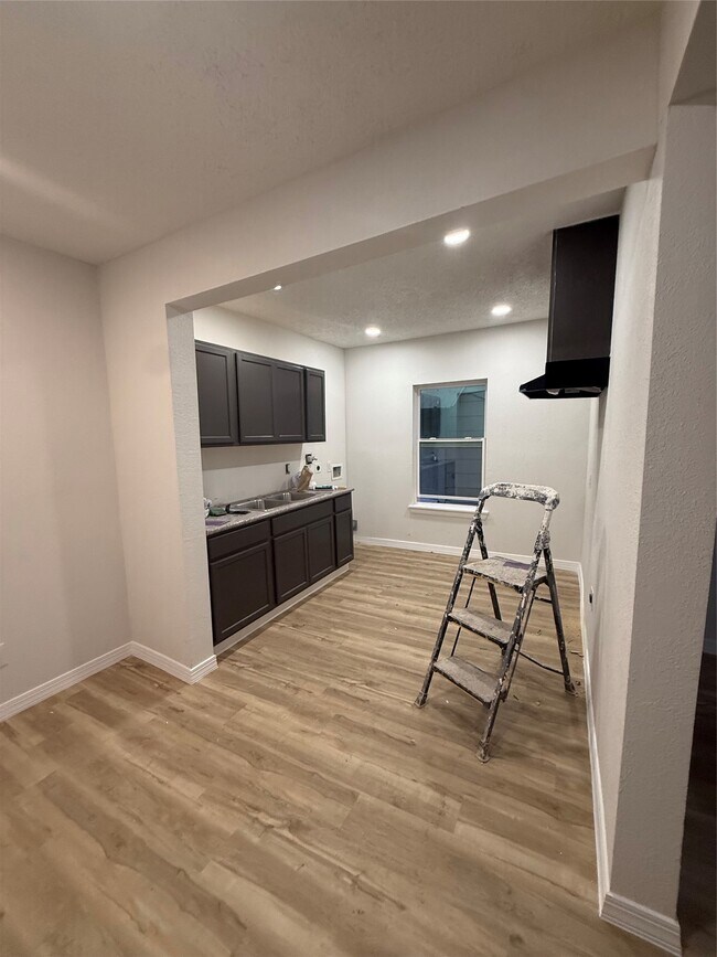 Building Photo - 7023 Canal St