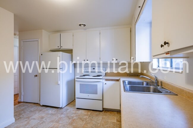 Building Photo - 3953-3955 Alberly Way