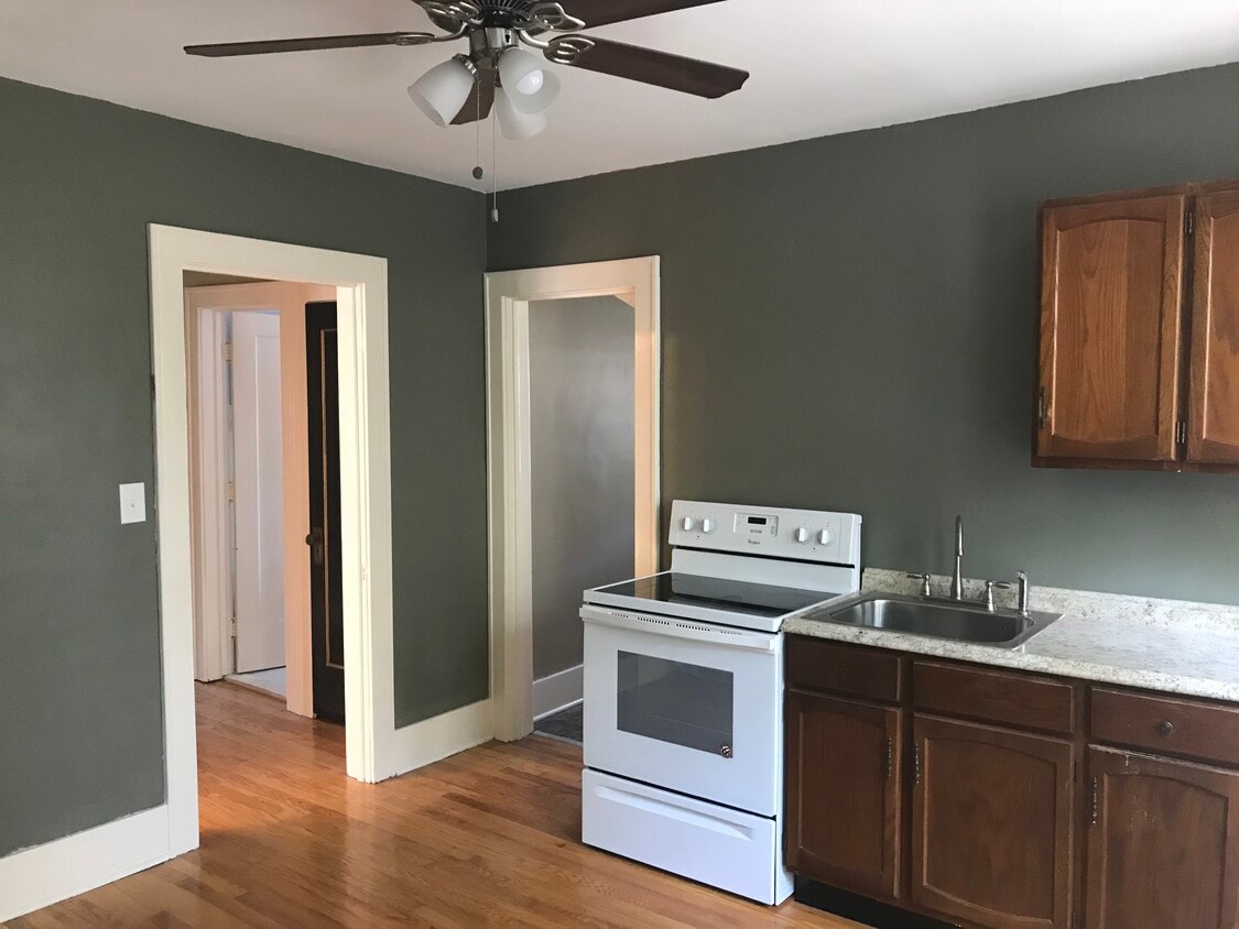 11 Brookwood Ave Unit Upstairs, Albany, NY 12203 Apartments in Albany