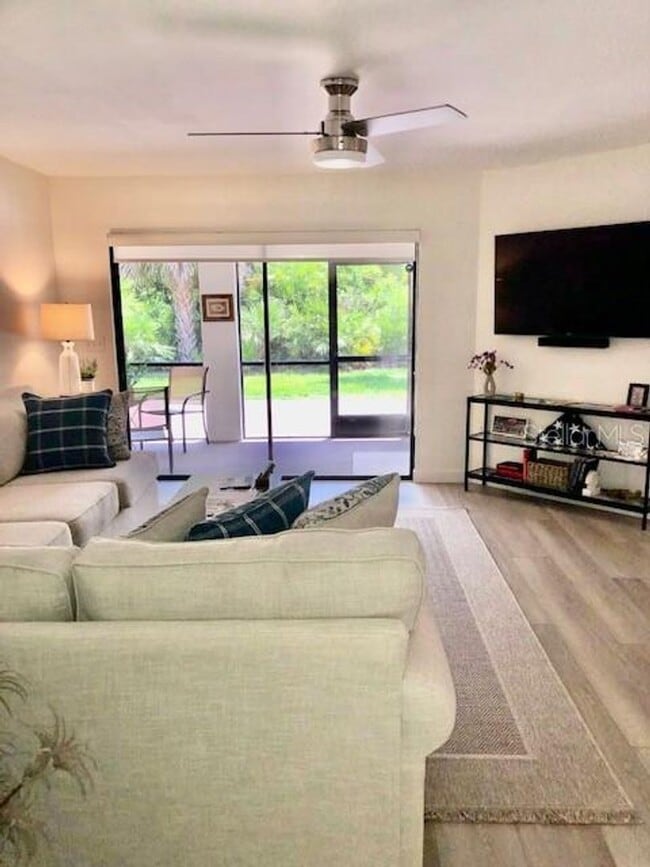 Foto del edificio - 230 Laurel Hollow Dr