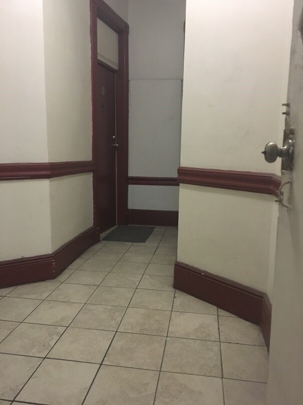Interior Photo - 2606 Central Ave