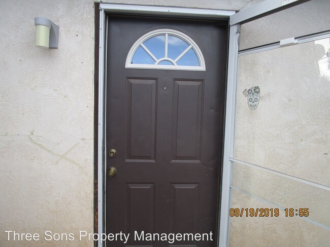 Building Photo - 902-906 Los Reyes Ct SE