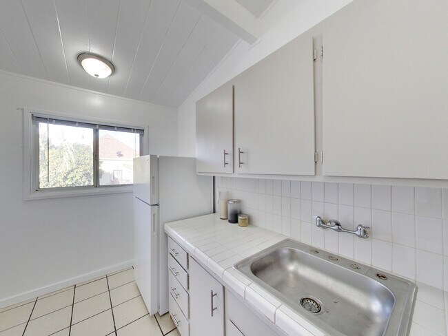 Foto del edificio - 2554 E 16th St