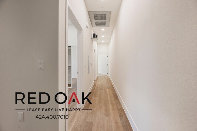 Foto del edificio - ~2 Months FREE~ Gorgeous Two Bedroom, In P...