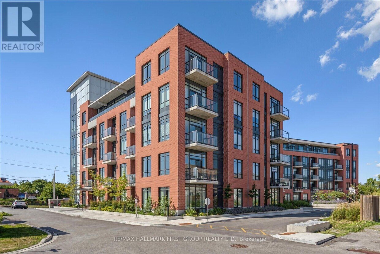 Primary Photo - 1010-1010 Dundas St E