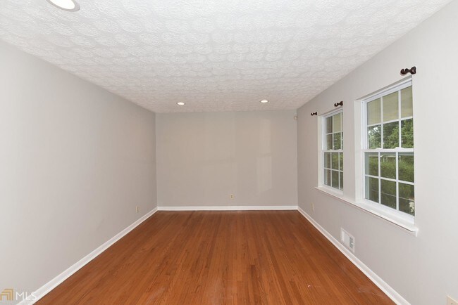 Building Photo - 3667 Glen Falls Dr