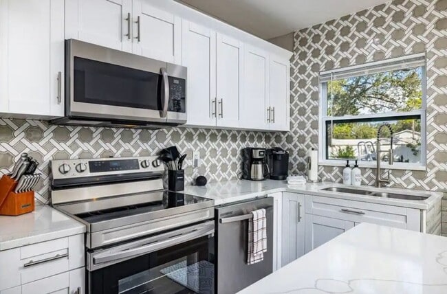 Photo - Beautiful 3 Bedroom Largo Home with Large ...