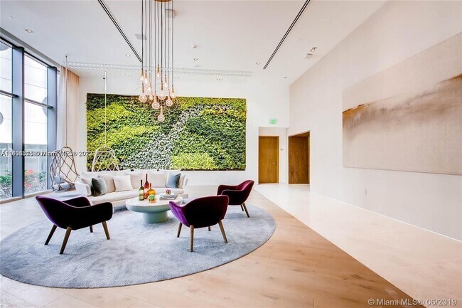 Foto del edificio - 650 NE 32nd St