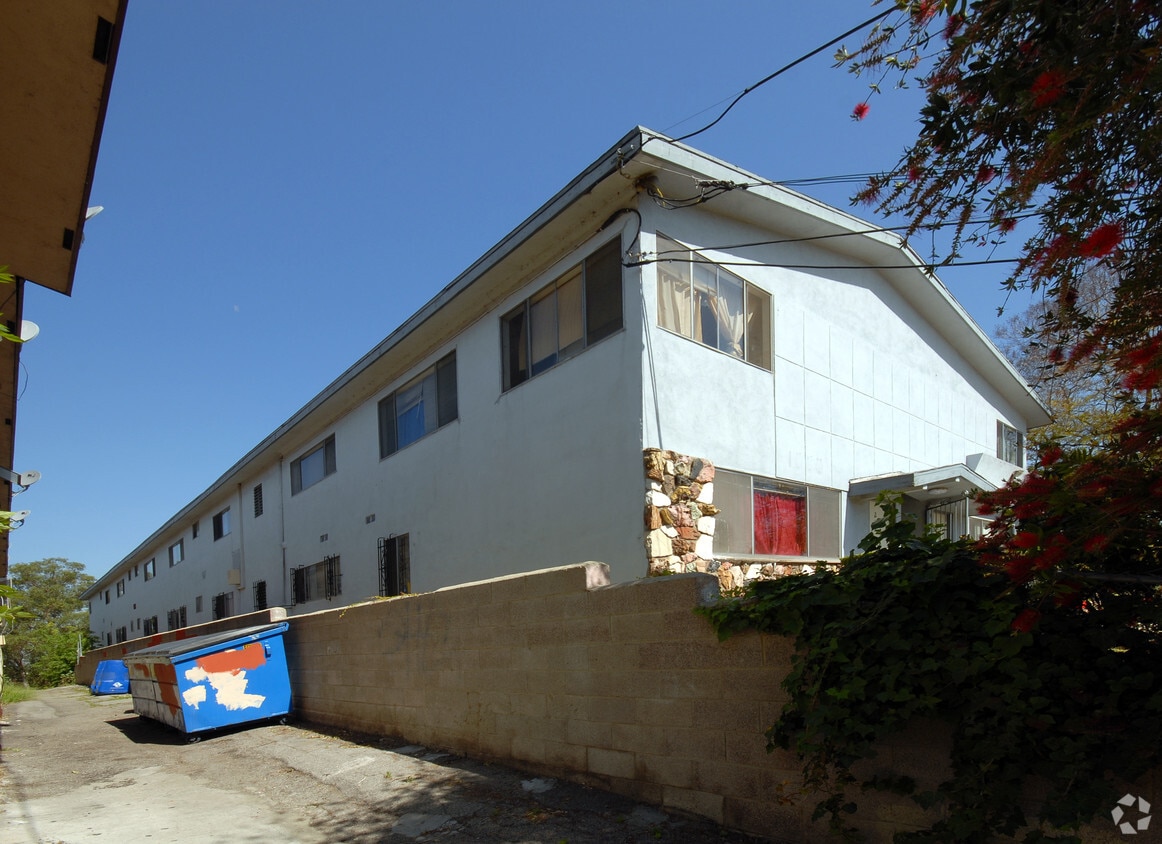 Building Photo - 1060 W Kensington Rd