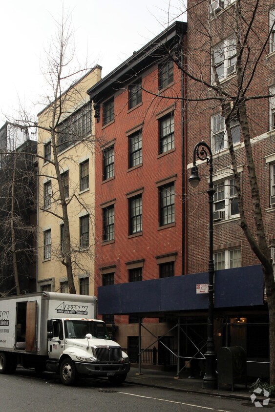 Building Photo - 22 W 9th St