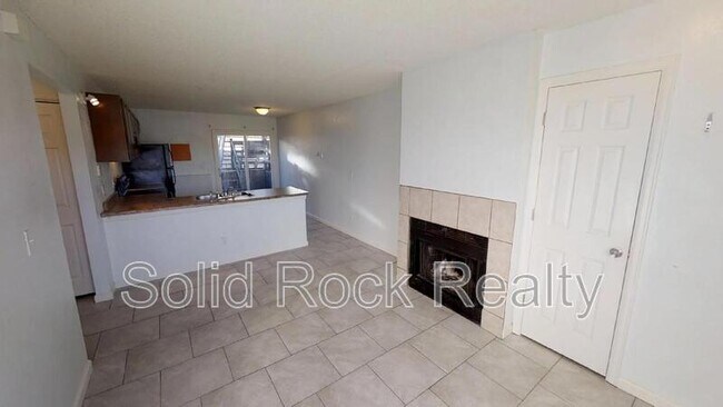 Foto del edificio - 915-B Hathaway Drive