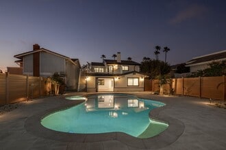 Building Photo - 2 Bahama Bend