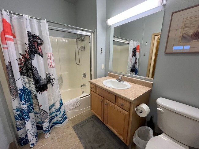 Building Photo - Fully Furnished 2-Bedroom Condo in Darby E...